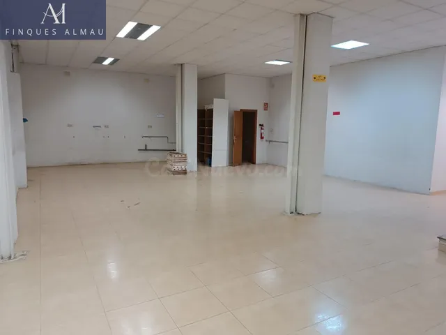 Local Comercial Amplio en Ubicación Estratégica - foto 3