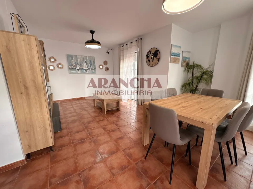 CASA TIPO DÚPLEX CON VISTAS AL MAR