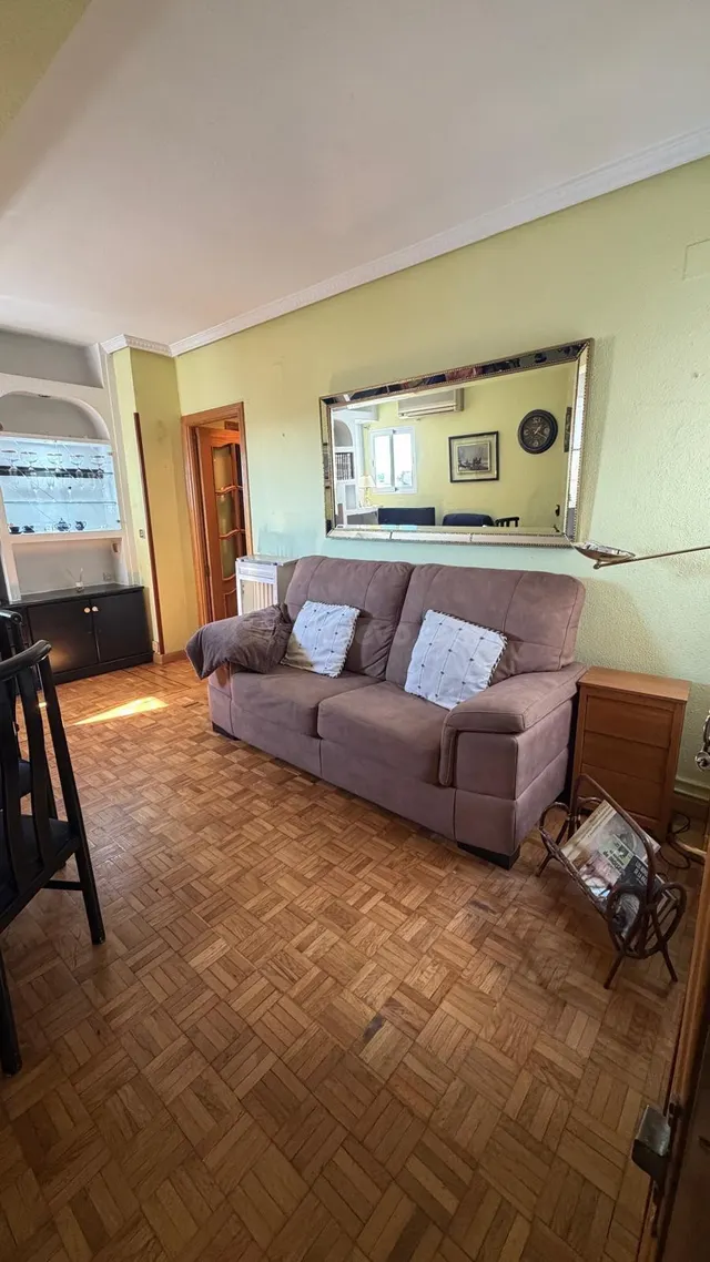 OPORTUNIDAD EN CALLE ALCALA, PISO DE 3 DORMITORIOS, 2 SALONE - foto 2