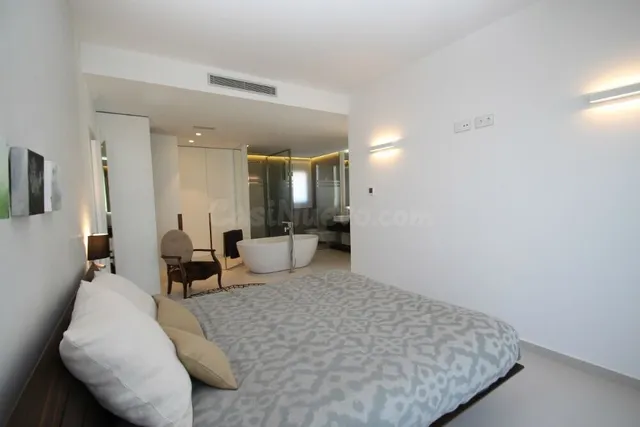 Hermosa villa en San Miguel de Salinas - foto 4