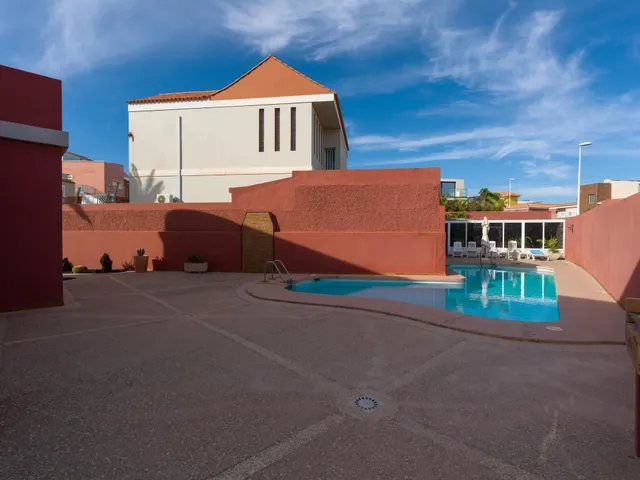 Chalet independiente con jardín y piscina privada en La Garita precio negociable — 7