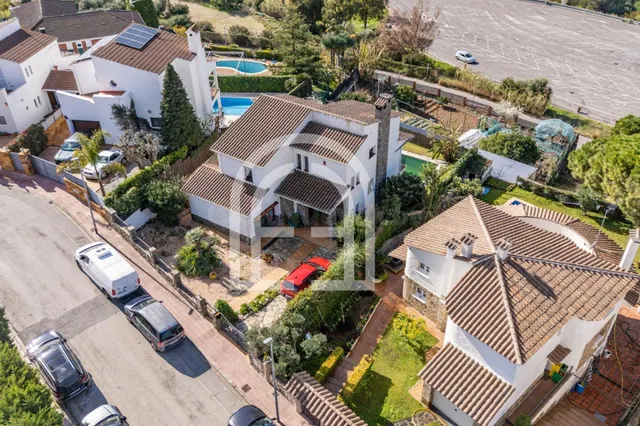 Casa con piscina y vistas al mar - foto 4