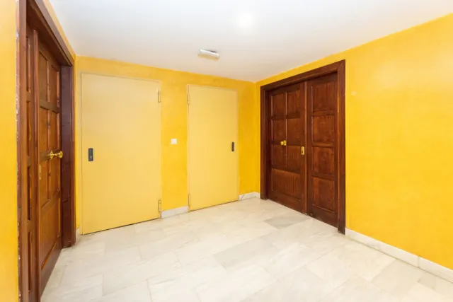 LOCAL EN VENTA JUNTO PLAZA ISABEL LA CATÓLICA — 5