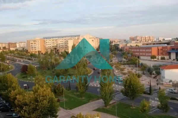 Se alquila piso seminuevo en zona vivero – muy soleado