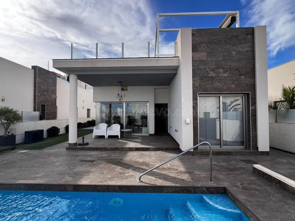 Villa 3 habitaciones 120m² en venta - PAU 26
