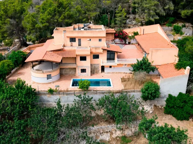 VILLA CON PISCINA A LA VENTA EN IBIZA A 10 MINUTOS DEL PUERT - foto 2