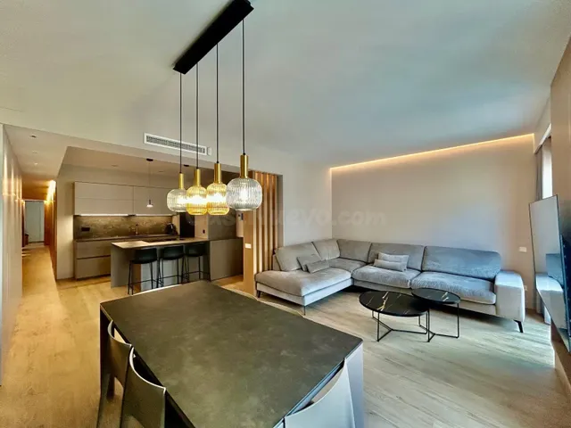 IMPRESIONANTE VIVIENDA CON REFORMA DE DISEÑO EN ZONA GRAN VI