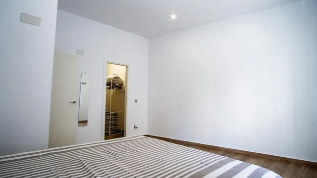 Casa en planta baja con entrada independiente, totalmente reformada, y local en planta baja. — 9