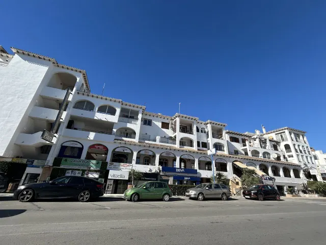 Local comercial 140m² en venta - Villamartin — 28