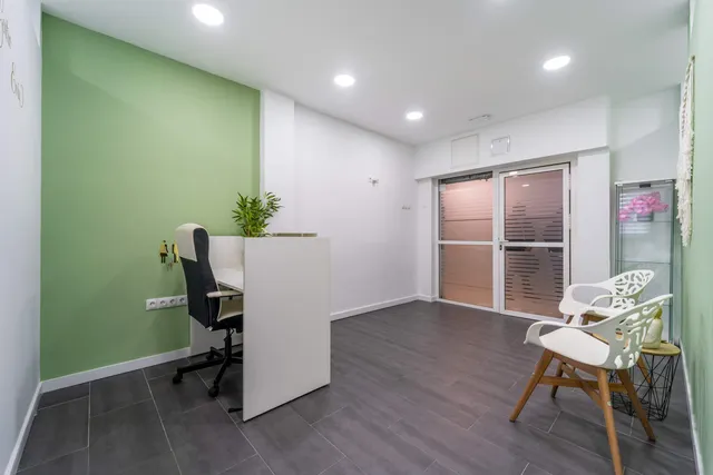 Local comercial 47m² en venta - La Aurora - Avda Andalucia — 12