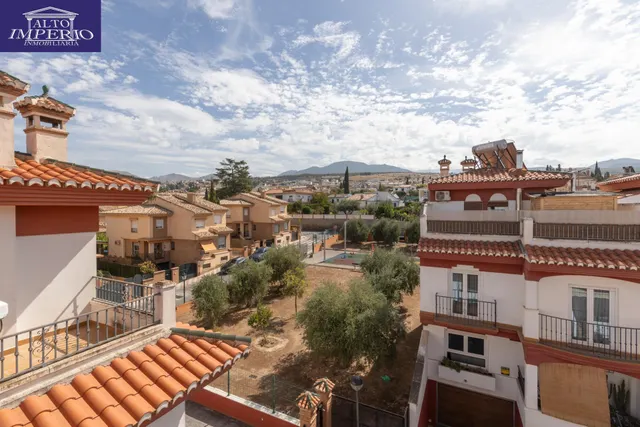 Adosada con 4 dormitorios, amplias terrazas y vistas a Granada y sierra nevada — 42