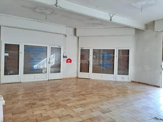 Se alquila LOCAL COMERCIAL en zona TEMPLE de TORTOSA - foto 4
