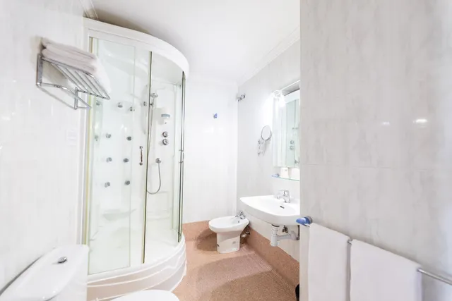 ACTIVO HOTELERO CON POTENCIAL DE INVERSIÓN Y RECONVERSIÓN – CEBREROS, ÁVILA — 39