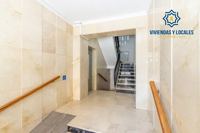 Piso para reformar junto a Plaza Einstein – 3 dormitorios y vistas despejadas — 31