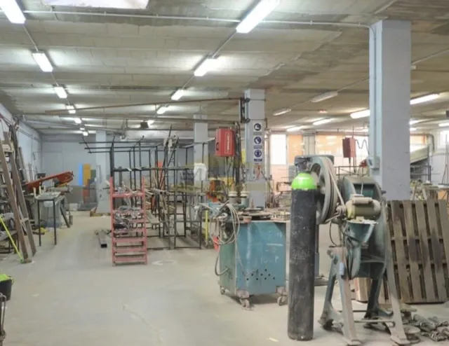 Local comercial 930m² en venta - Pueblo 9 — 7