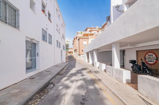 Luminoso piso de 2 dormitorios con garaje y terraza acristalada — 25