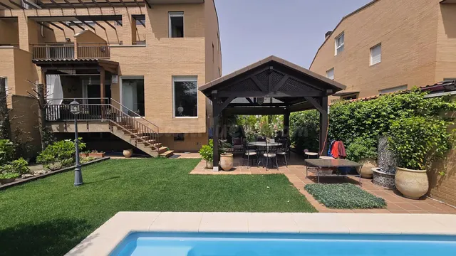 ¡CHICAS ESTUDIANTES! ÚLTIMA HABITACIÓN CON PISCINA EN VILLAN - foto 2