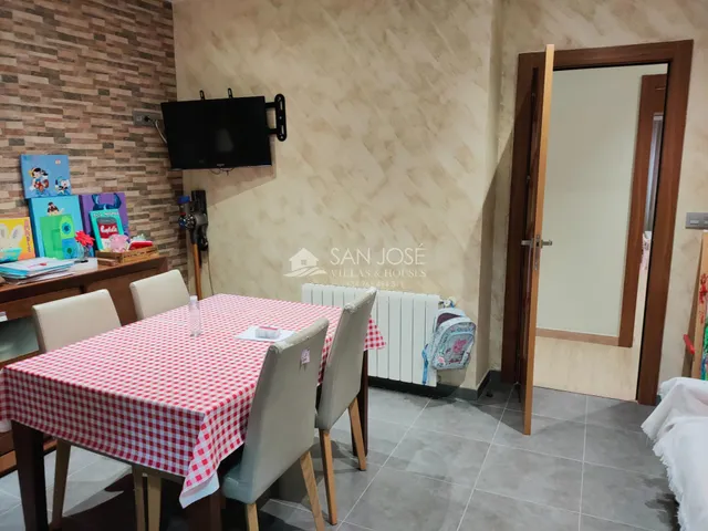 INMOBILIARIA SAN JOSEVENDE EDIFICIO CON DOS PISOS Y GARAJE EN MUY BUEN ESTADO EN EL CENTRO DE ASPE — 46