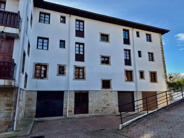 LUMINOSO Y AMPLIO PISO CON TRASTERO EN EL CENTRO DE COMILLAS - foto 4