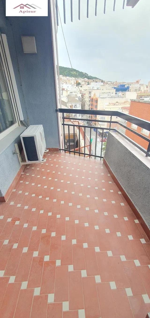 SE ALQUILA PISO PARA ESTUDIANTES EN AVDA. DE MADRID JUNTO A  - foto 5