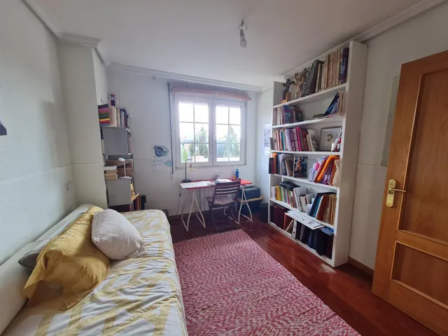 Chalet adosado en alquiler con terraza, piscina y dos plazas de garaje junto al Paseo de Zorrilla — 29
