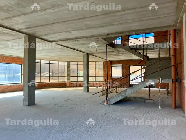 ALQUILER DE LOCAL EN EDIFICIO COMERCIAL - foto 2
