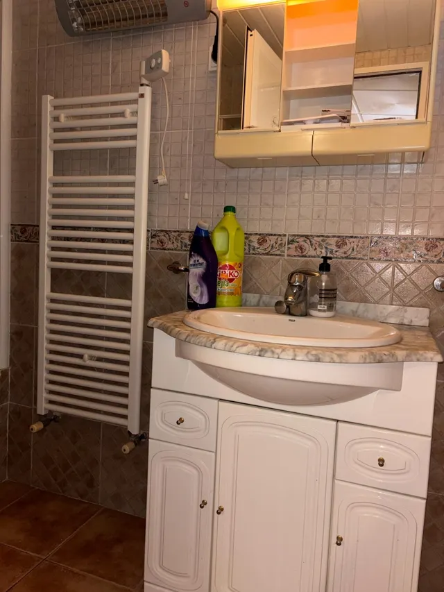 ** CHALET CON NAVE DE 200 M2 + TALLER DE 60 M2 + PISCINA EN PARCELA DE 4.000 M2**  **Una propiedad única en La Hoya (Elche) por 350.000 €**, ideal para quienes buscan espacio y privacidad — 38