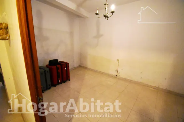 AMPLIA CASA CON TERRAZA PARA REFORMAR — 14