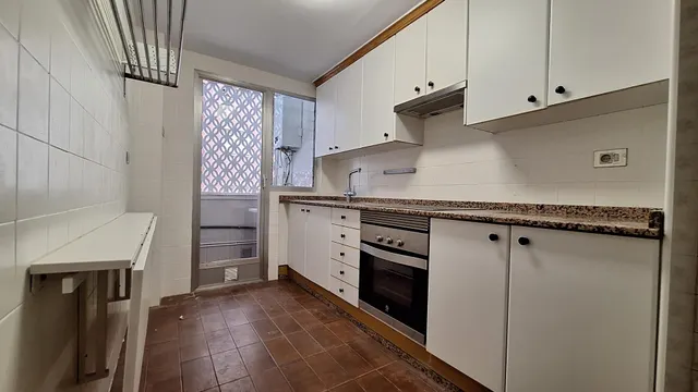 Piso SIN AMUEBLAR de 4 dormitorios, dos baños y plaza de garaje en la Calle Puerta Nueva — 9