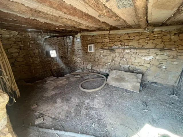 Finca con pozo productivo y maset en Valjunquera — 3