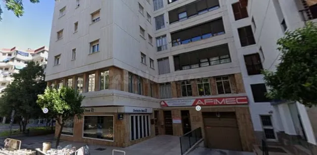 Oficina en planta primera en el centro de la ciudad de Badaj - foto 2