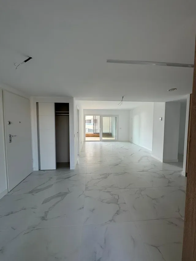 Apartamento de lujo en primera línea de mar con 3 dormitorios, 2 terrazas y parking incluido — 10