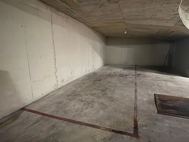 Oportunidad de inversión: 3 plazas de garaje en venta en Terrassa — 3