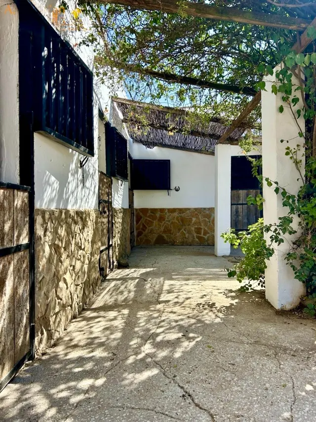 Espectacular finca ecuestre de 32.000 m2 con varias viviendas y piscina en Álora — 21