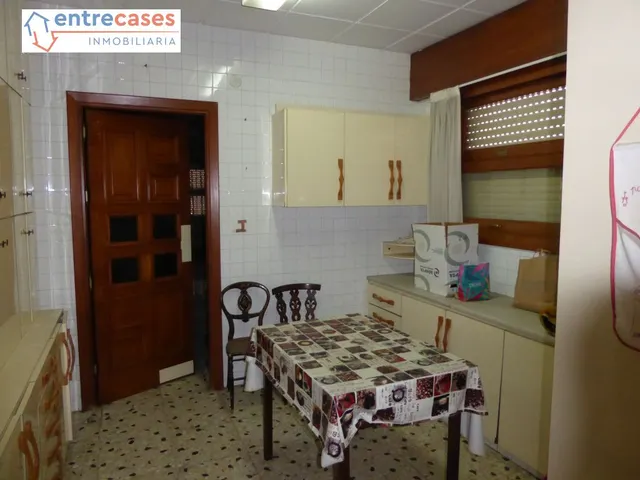 CASA A TRES ESQUINAS SITUADA A ESCASOS METROS DE LA IGLESIA DE LA ASUNCION. — 21