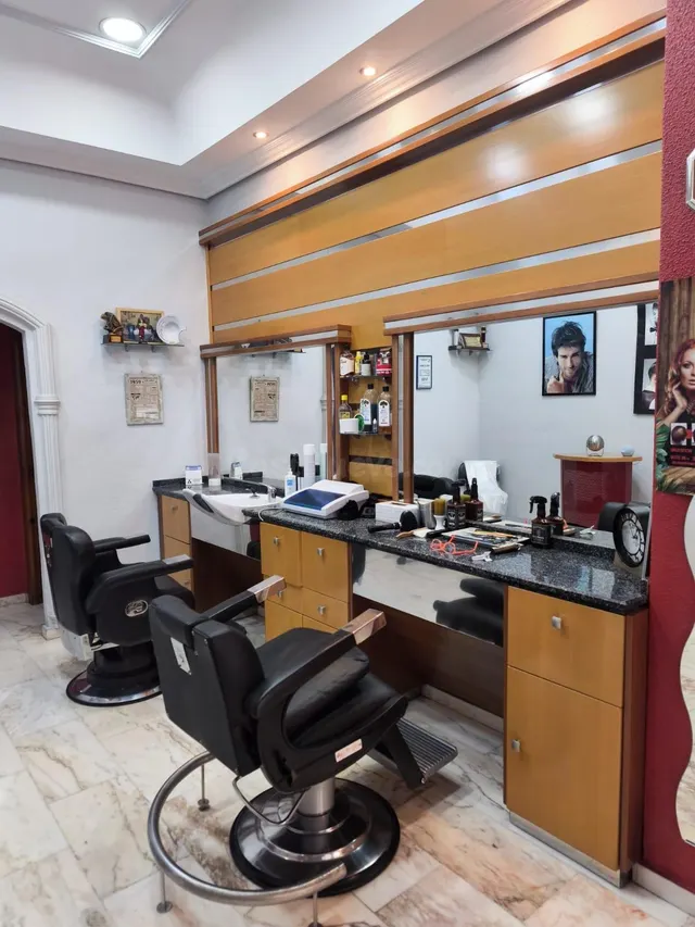 Traspaso de peluqueria de caballeros. Más de 600 clientes en - foto 3