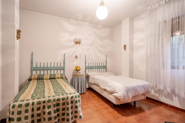 chalet independiente con la mejor parcela en la prestigiosa  urbanización de el serrallo — 42