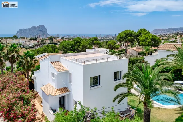 Preciosa villa mediterránea reformada con vistas al mar en G - foto 3