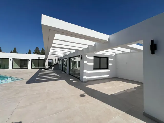 ÚLTIMA VILLA DISPONIBLE. Piscina privada junto al mar en El Chaparral — 49