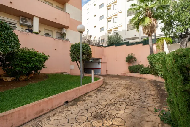 Dúplex de tres habitaciones en ZONA COLEGIOS — 26