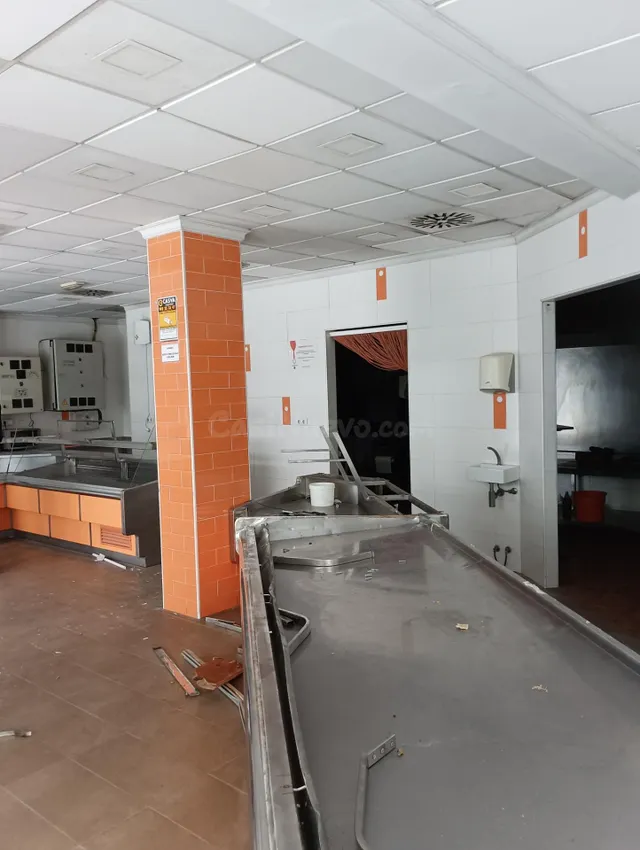 Amplio Local Comercial en Isabel la Catolica, Valencia - foto 4