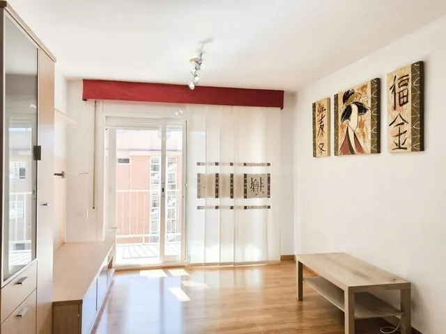 Excepcional vivienda en violant d'hongria con parking doble, trastero y zona comunitaria — 4