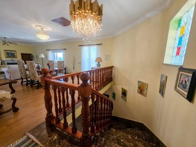 Exceptional Detached Corner Villa with Swimming Pool and Prime Location — 17