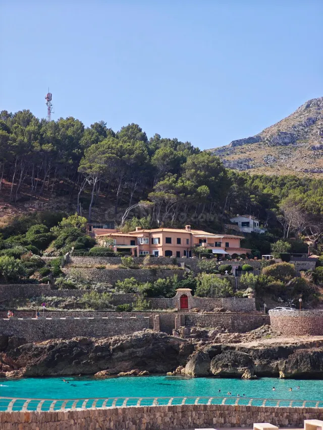 Exclusiva Villa en Primera Línea de Mar con Vistas Panorámic - foto 2