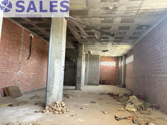 Local Comercial en Burjassot: Oportunidad Estratégica de Alq