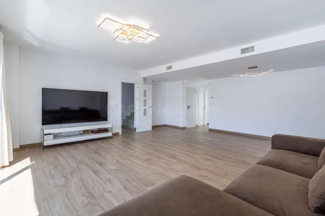 Vivienda de lujo en Urbanización SERRALLO HILLS. — 5