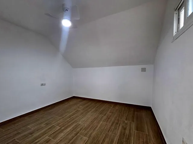 Piso a estrenar de 2 dormitorios con parking, luz y agua incluidas – 1.200 €/mes — 19