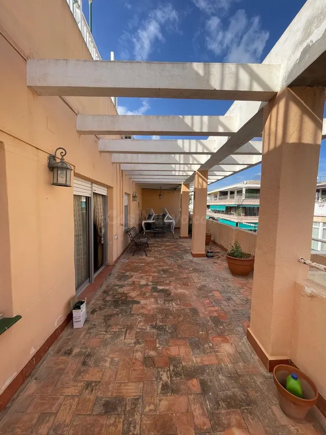 Ático con gran terraza en el centro de Alicante a solo 450 m - foto 5