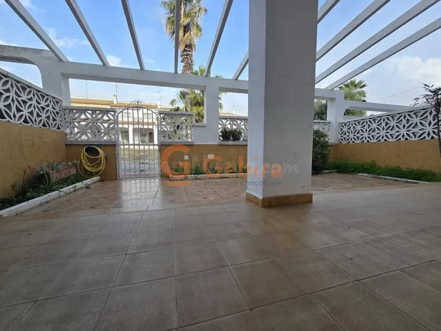 Casa adosada en Plademar de 4 habitaciones dobles - foto 2