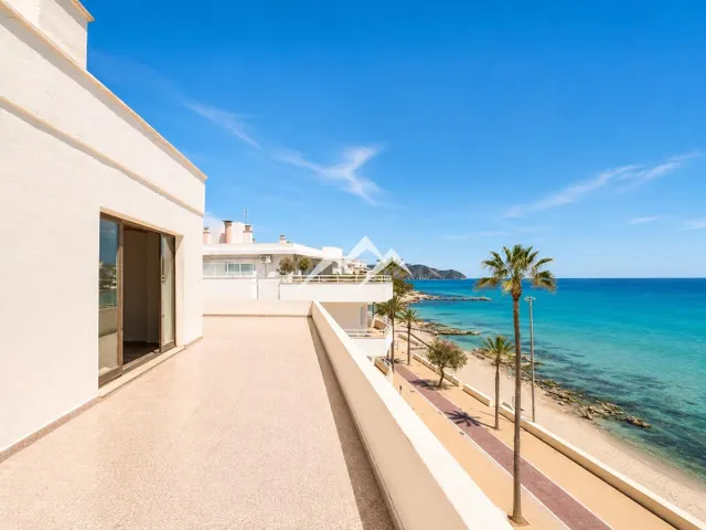 Edificio en primera línea de mar en zona costera de Mallorca - foto 4